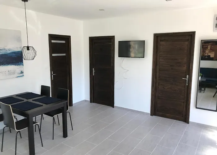 Jokai Apartmanhaz 度假居 *